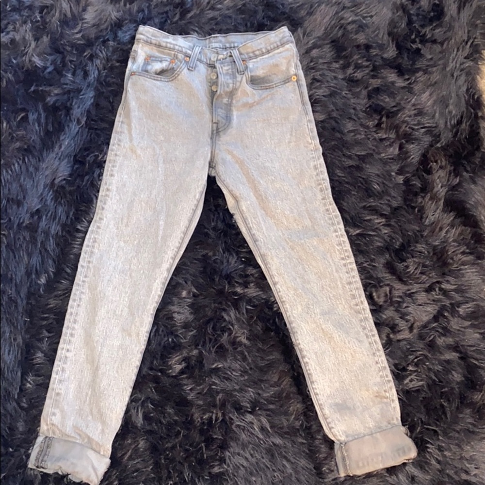 🔥Skinny Gray Levi’s Premium🔥